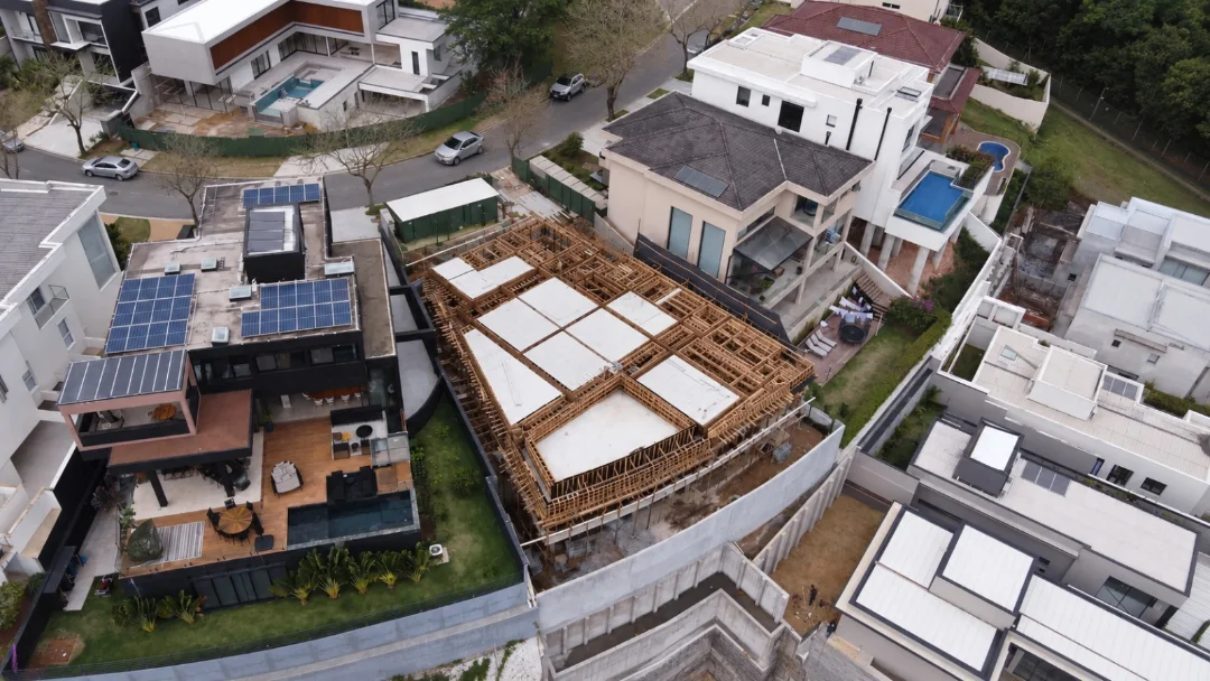 Obra em condomínio com estrutura de lajes